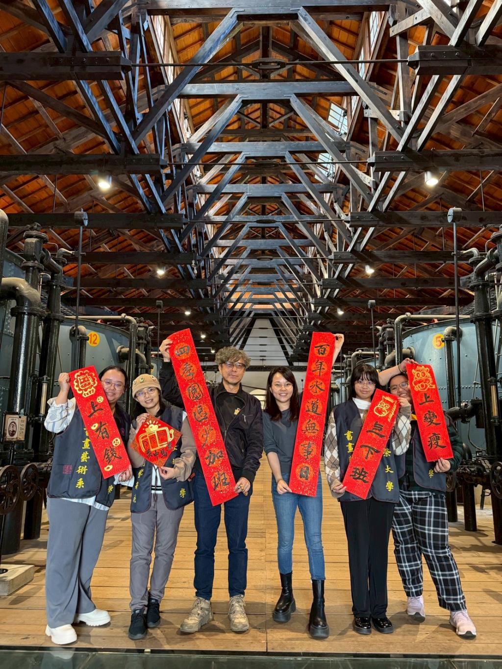   書畫系師生為臺南山上花園水道博物館增添新年喜氣