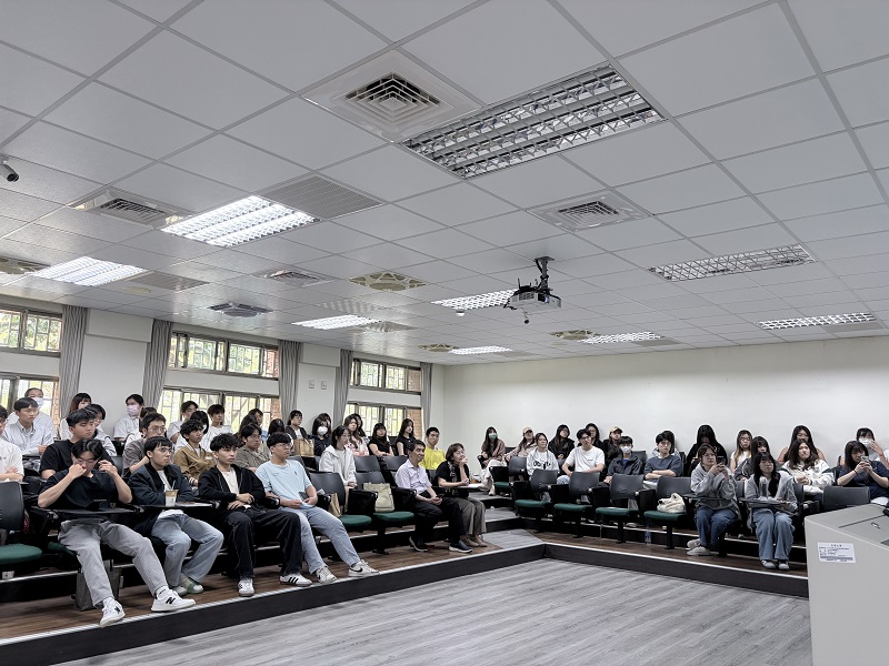 航空產業實務走進校園 ◆中華航空董事長高星潢蒞校分享 航空產業趨勢與職涯發展