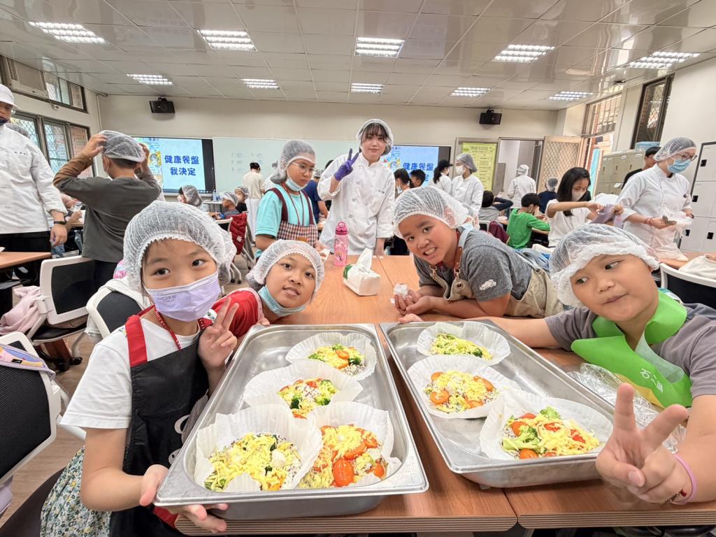 在帶領中學習　在實踐中成長 ~ 長榮營養系的食育行動