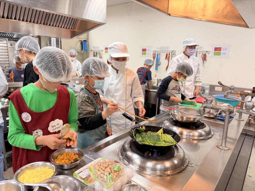 在帶領中學習　在實踐中成長 ~ 長榮營養系的食育行動
