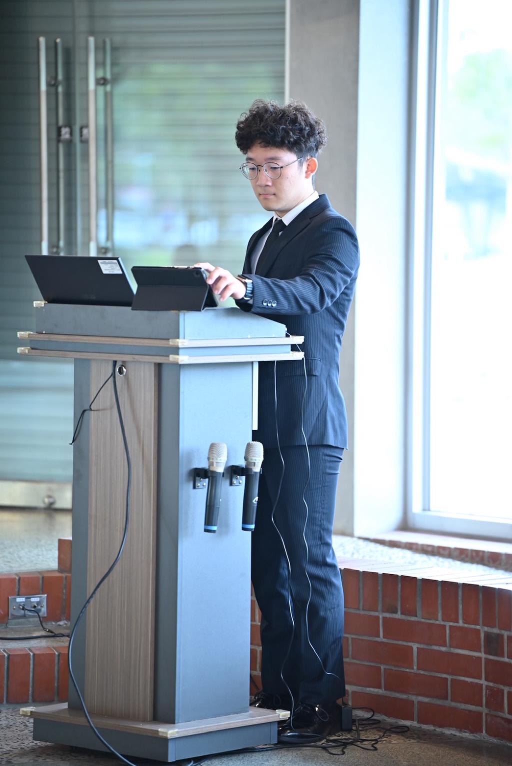 長榮大學航管系顏靖家展現全方位實力 從實習、研究到領導表現亮眼