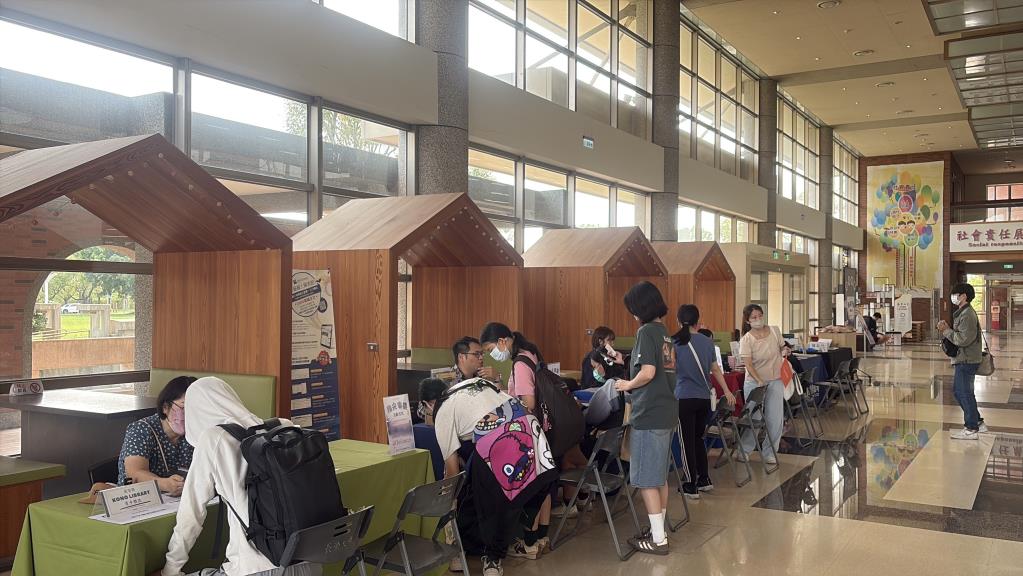 知識狂歡節！長榮大學圖書館「指尖市集-電子資源園遊會」盛大登場