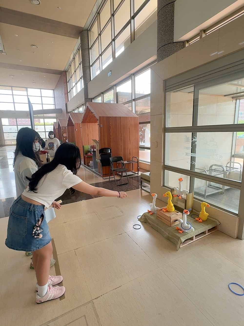 知識狂歡節！長榮大學圖書館「指尖市集-電子資源園遊會」盛大登場