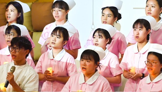 薪火相傳守護生命～長榮大學護理系第29屆加冠暨派遣典禮隆重登場展現教育專業成果