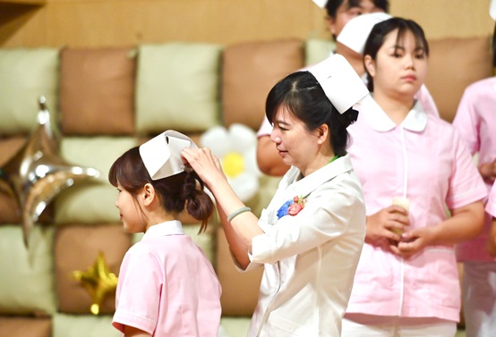 薪火相傳守護生命～長榮大學護理系第29屆加冠暨派遣典禮隆重登場展現教育專業成果