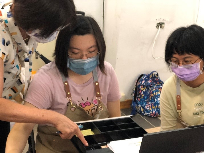 從校園邁向社會的「溫暖轉身」：長榮大學啟動「職涯夢工廠—體驗小舖」<心情文具店>