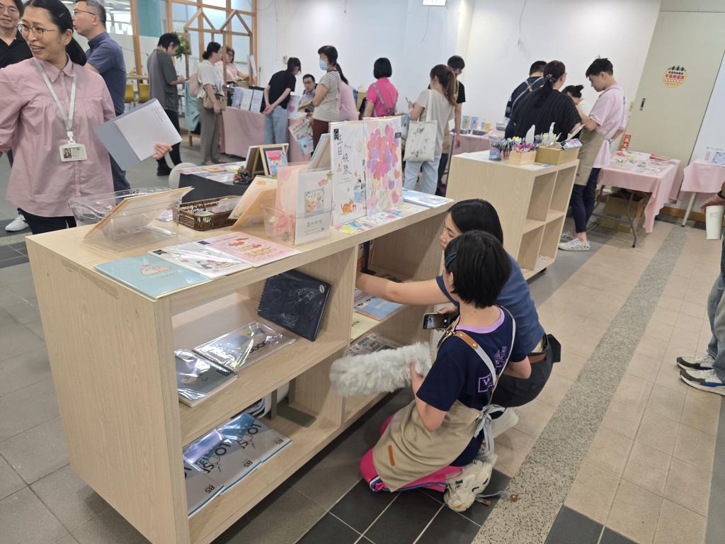大手牽小手，校園裡的暖心轉銜課！長榮大學特教生化身店長，帶領國小身障童體驗職場