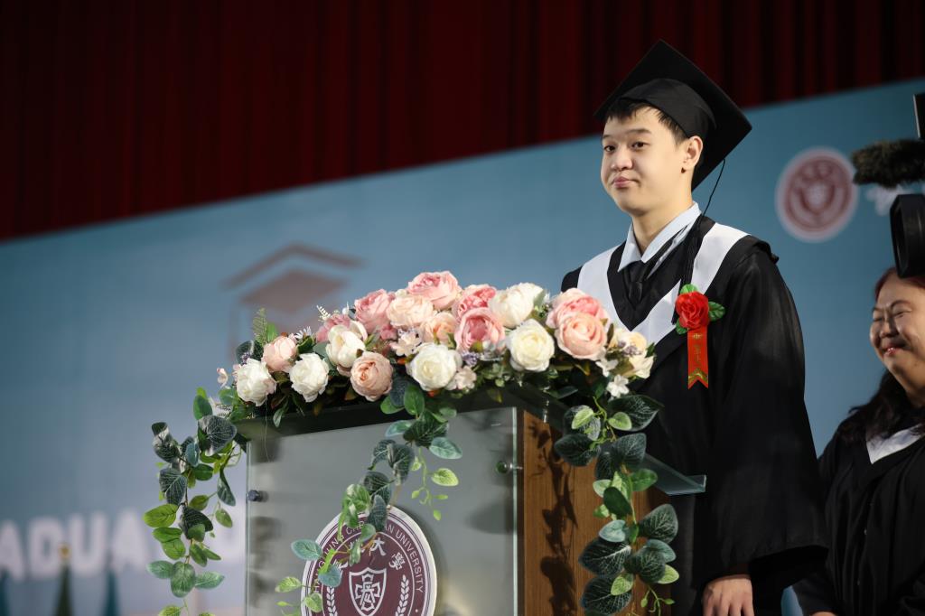 長榮大學2026畢業典禮盛大舉行　校友Nathan與畢業生程建凱以生命故事感動全場