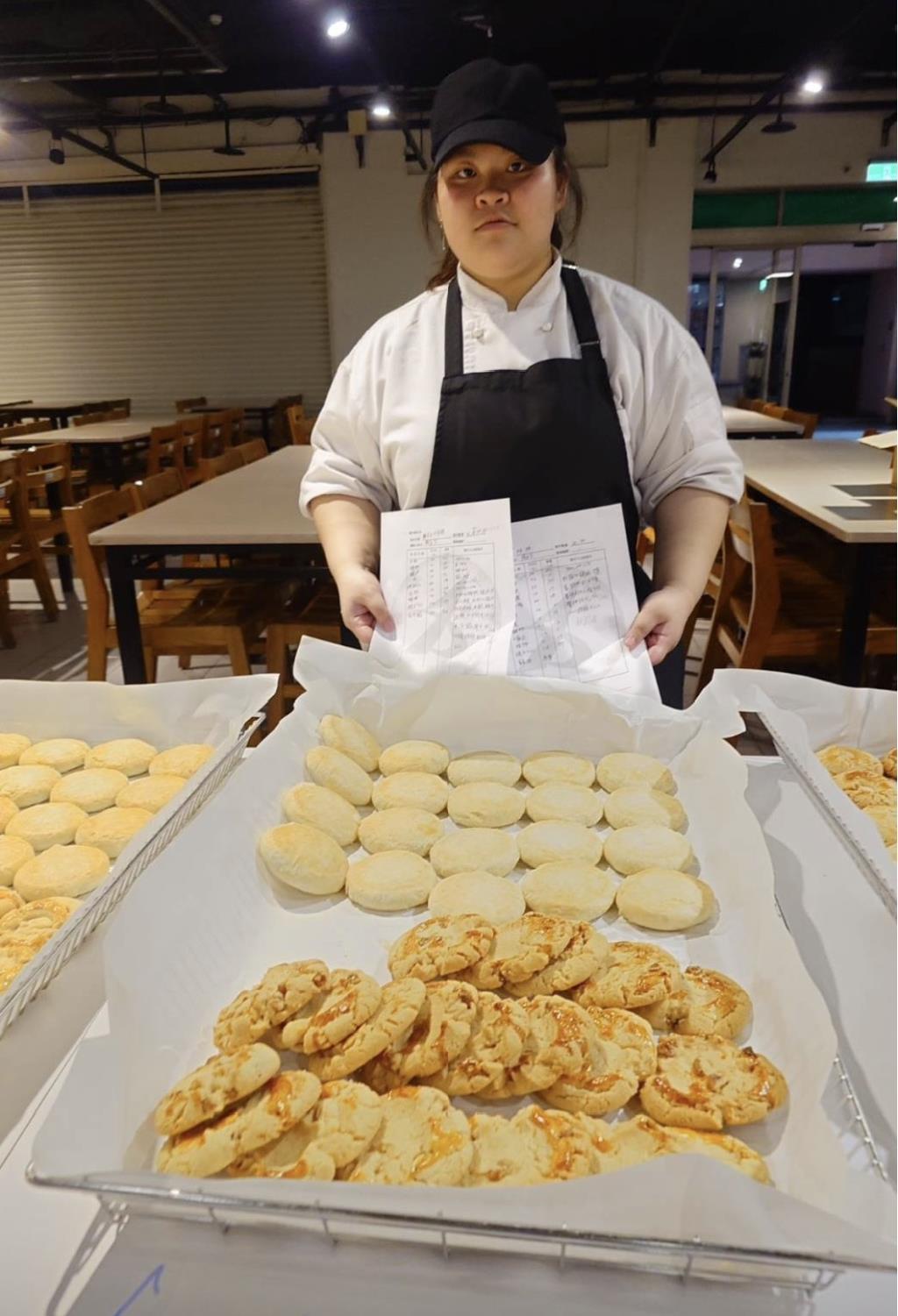 長榮大學觀餐系8位學生破系史紀錄　二下即累積取得6張餐飲專業證照