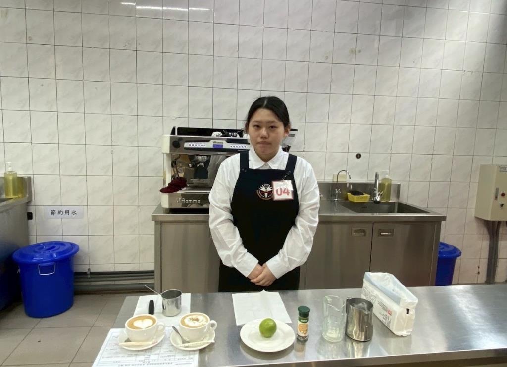 長榮大學觀餐系8位學生破系史紀錄　二下即累積取得6張餐飲專業證照