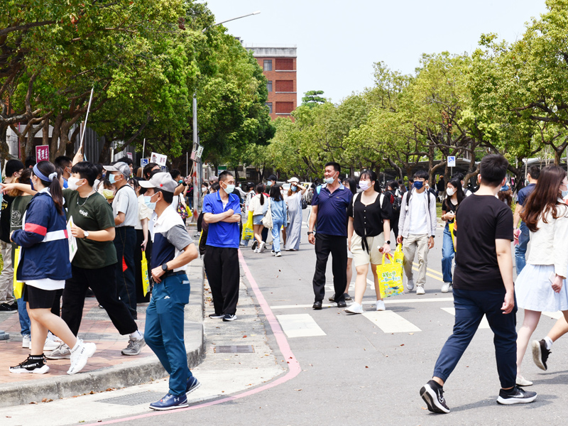 長榮大学オープンキャンパス開催、校内は超満員