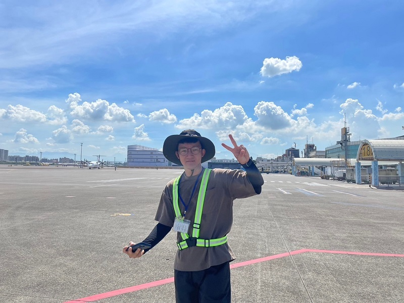 這是關於【長榮大學航管系顏靖家展現全方位實力　從實習、研究到領導表現亮眼】這一則訊息的封面圖片