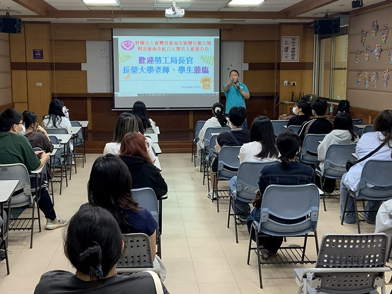 這是關於【長榮大學心理系師生走入天壇養護中心，用歌聲與陪伴共構溫暖「心」體驗】這一則訊息的封面圖片