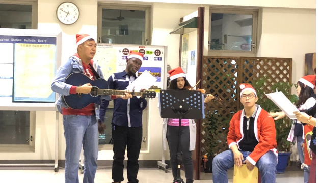 2018/12/18 Christmas Caroling Event On and Off Campus