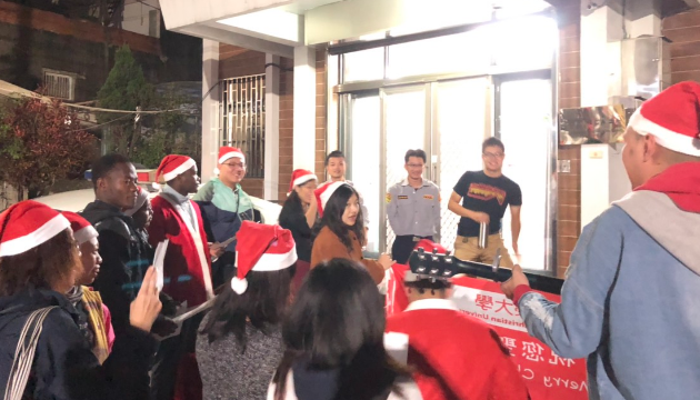 2018/12/18 Christmas Caroling Event On and Off Campus