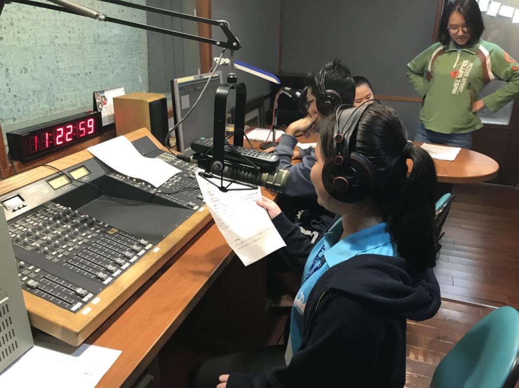 馬來西亞詩巫公教中學師生  長榮大學廣播錄音初體驗