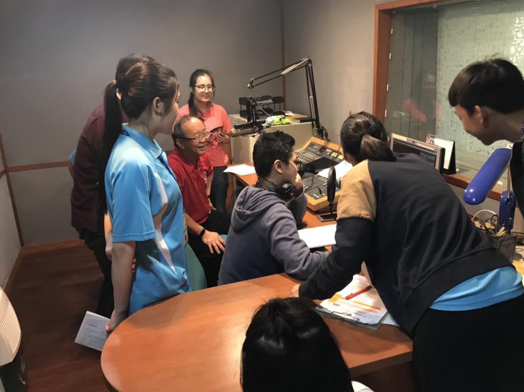 馬來西亞詩巫公教中學師生  長榮大學廣播錄音初體驗