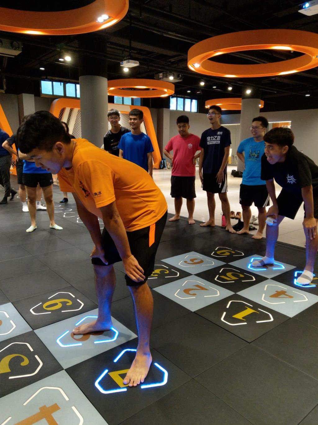 長榮大學智能健身房引進Stampede互動式智能運動地墊系統 打造運動科技學習新風潮