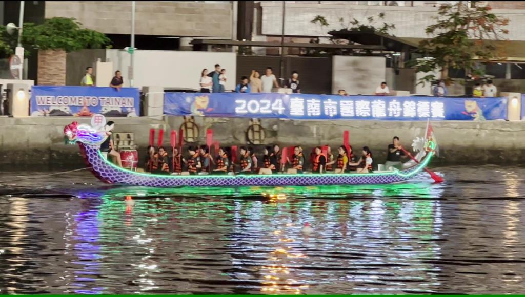 Vietnamese Students from the College of Management Participate in the 2024 Tainan International Dragon Boat Championship, Experience the Dragon Boat Festival Culture