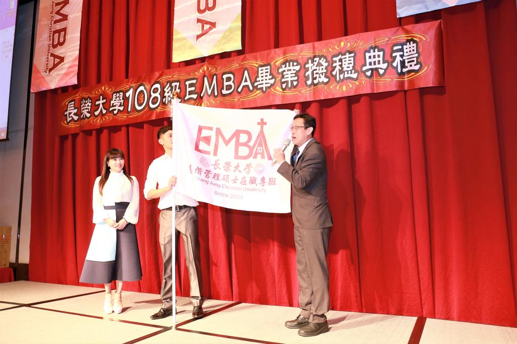 長榮大學EMBA畢業撥穗 成立20週年名不虛傳