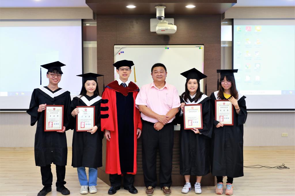 台南市長榮高階管理學術研究會頒發菁英獎鼓勵學生向學