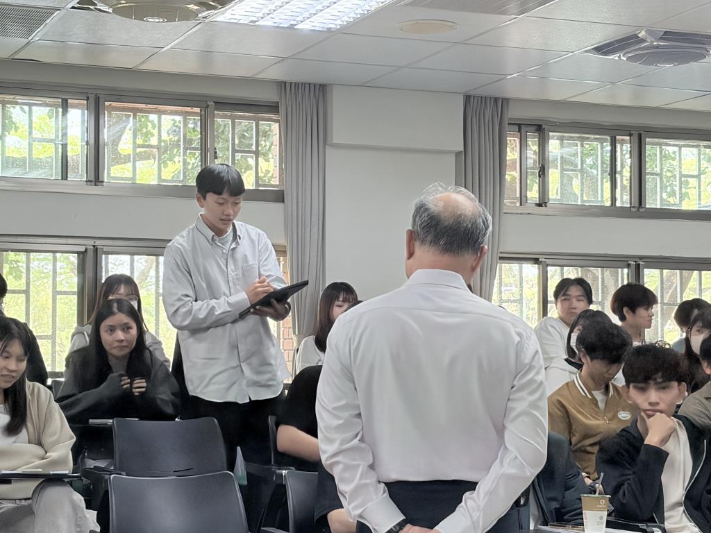 【航管系學術專題講座】中華航空公司職涯分享