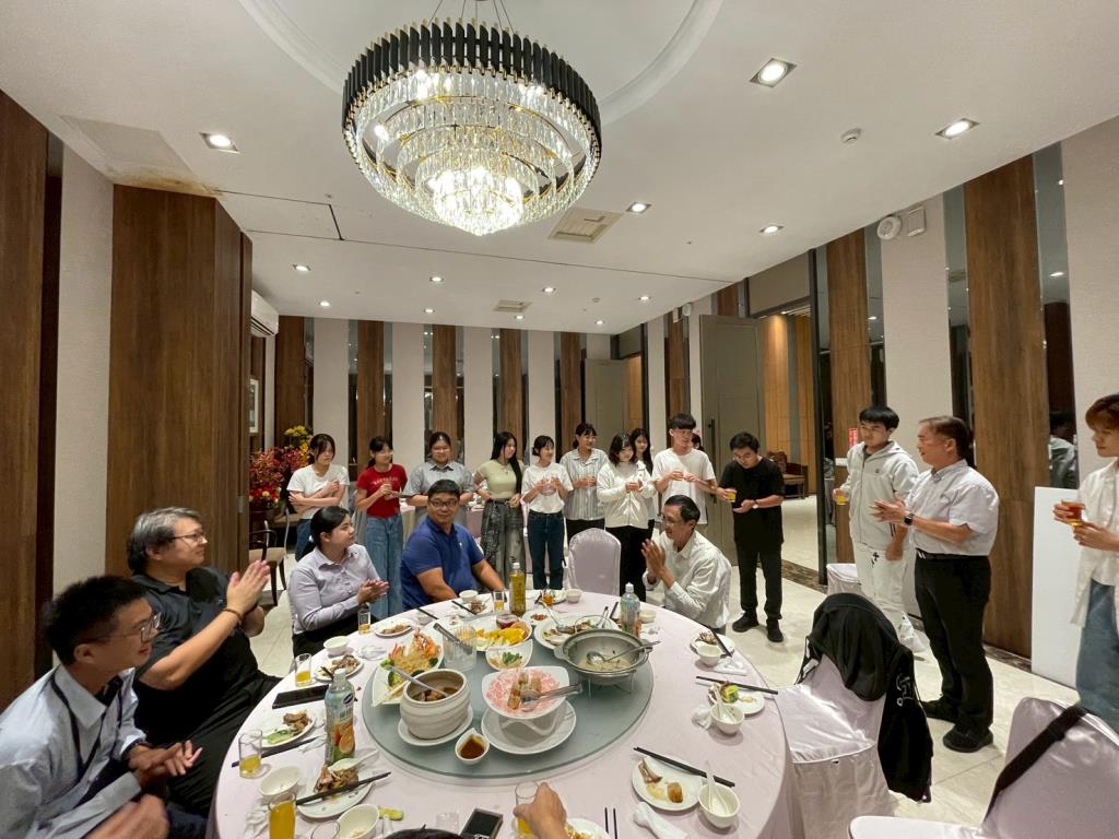 長榮大學土地管理與開發學系系友會迎新餐會 暨 新生入學獎助學金頒發典禮圓滿舉行