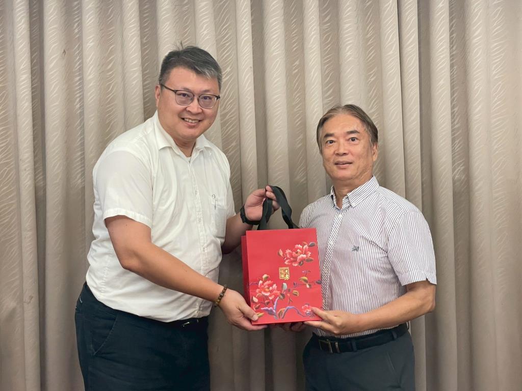 土開系舉辦謝舜傑主任榮退餐會 感謝奉獻並祝福退休新生活