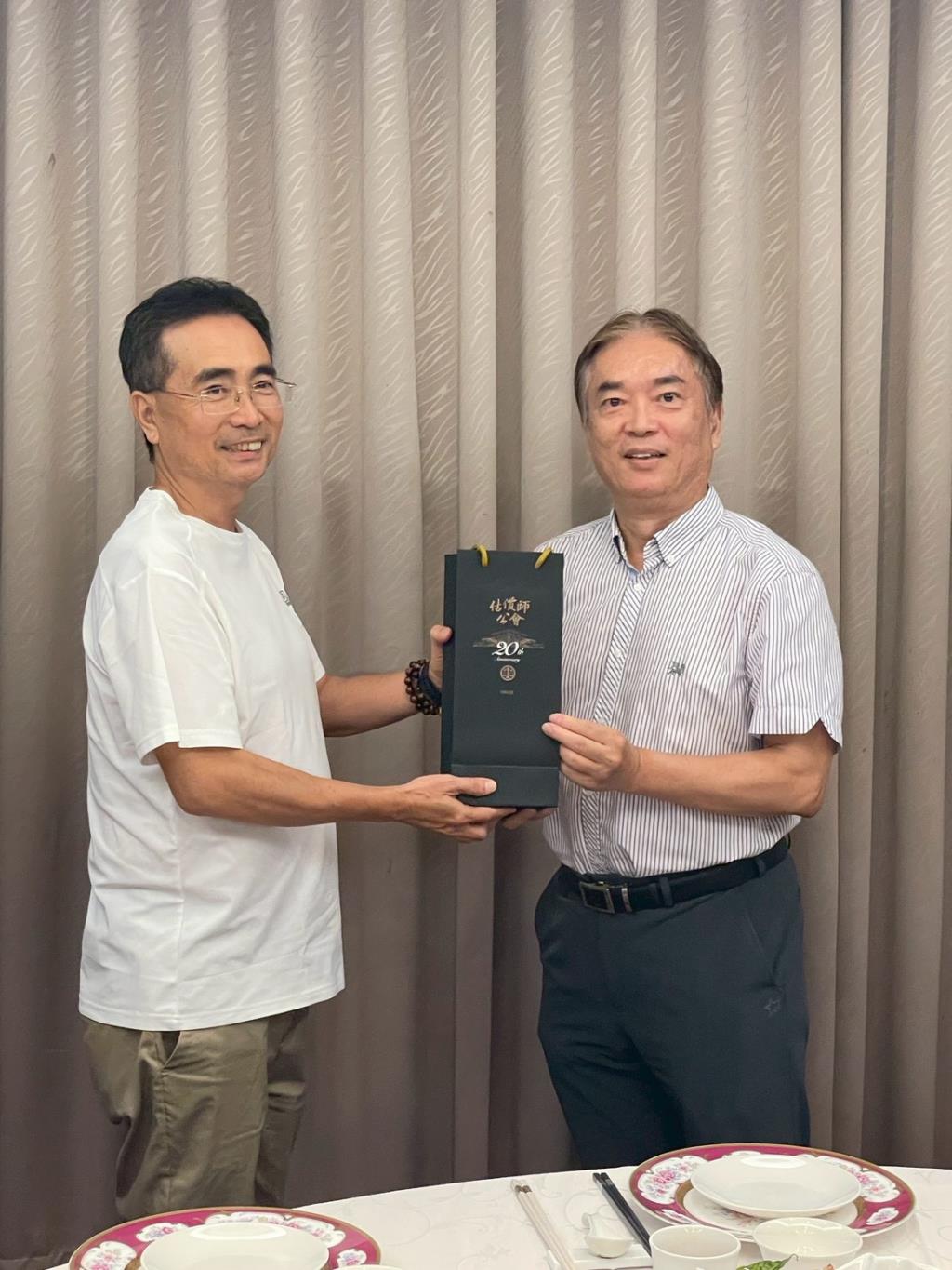 土開系舉辦謝舜傑主任榮退餐會 感謝奉獻並祝福退休新生活