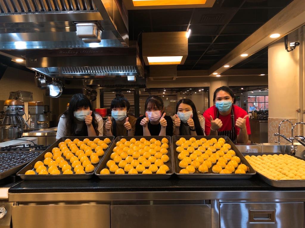 長榮大學觀光餐飲管理系推出「澄月蛋黃酥」