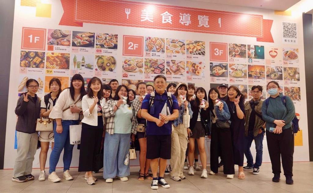系友齊聚重溫師生情誼-合影1