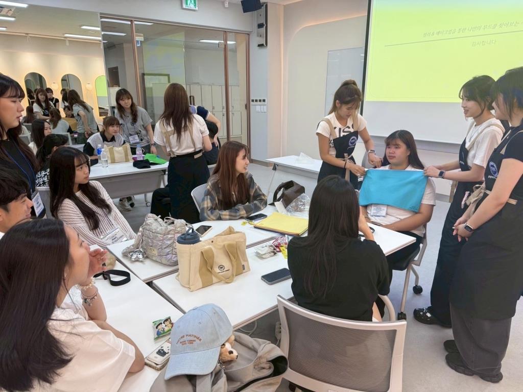 圖片2 韓式彩妝示範與實作指導