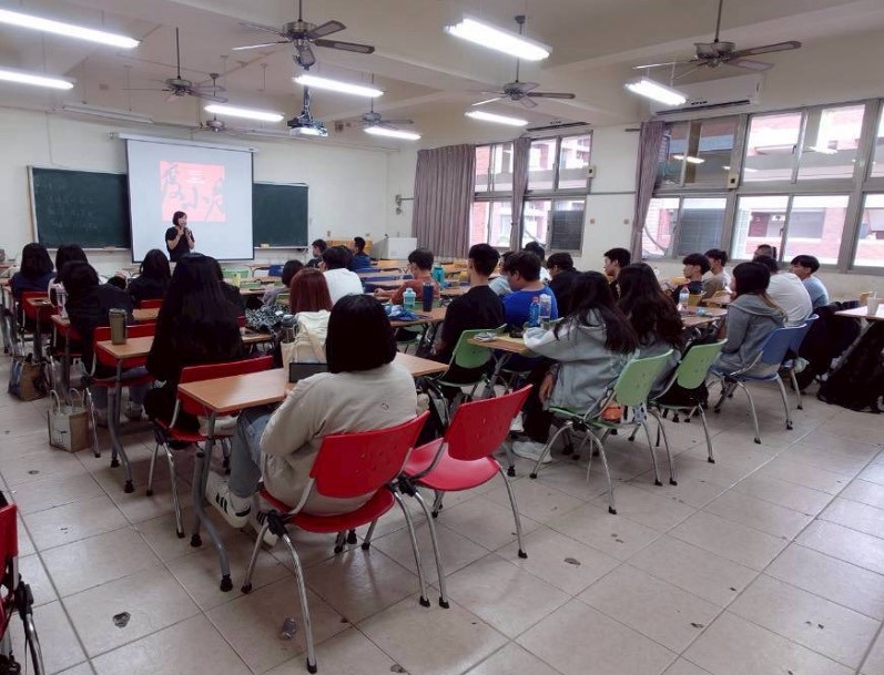 圖片2  觀餐系學生專注聆聽