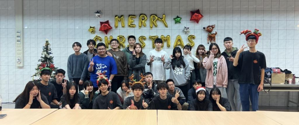 圖片2  聖誕趴暨交換禮物大合照