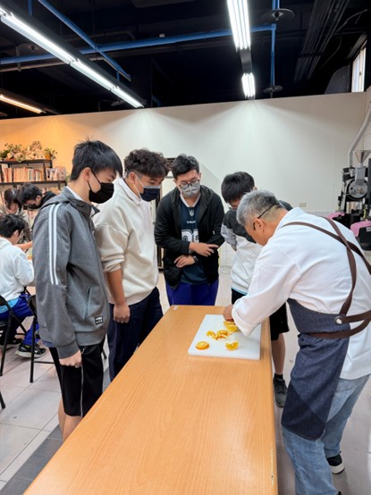 圖片1 潘老師示範教學