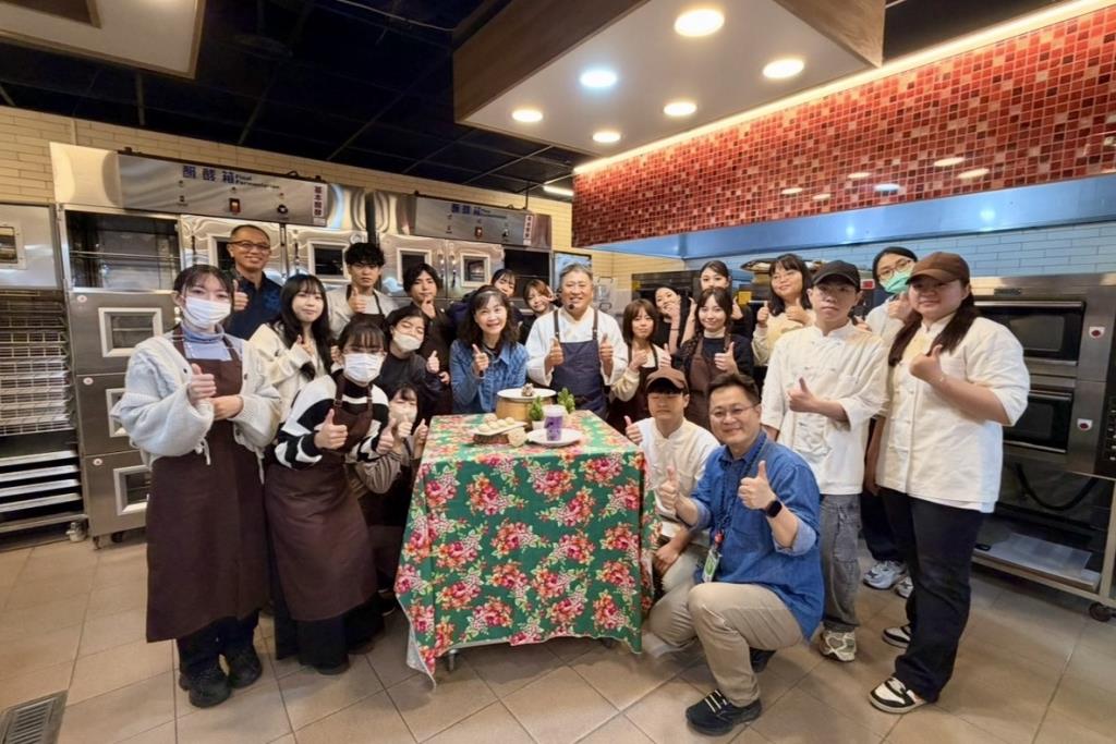 圖片1 甜點實作體驗-師生大合照