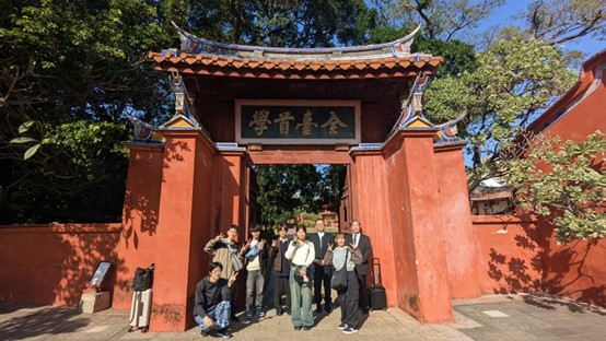 圖片2  日本師生走讀台南孔廟文化園區