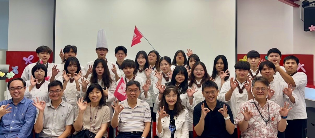 圖片1 115級小畢典暨授旗授帽嘉勉儀式-大合照