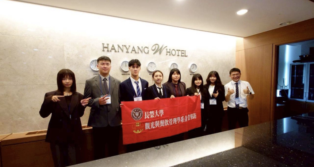 圖片1 漢陽女大觀光系專業教室-漢陽飯店櫃台參訪