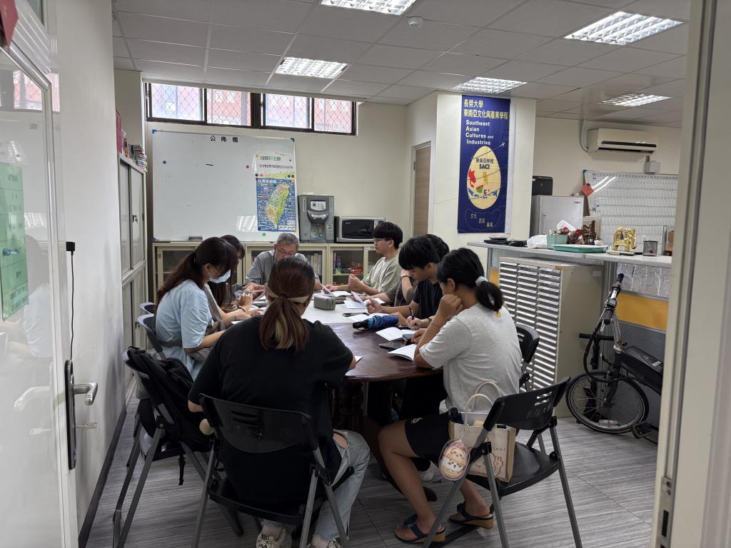 社工系舉辦暑期實習行前說明會暨第一次團體督導 支持學生邁向專業之路