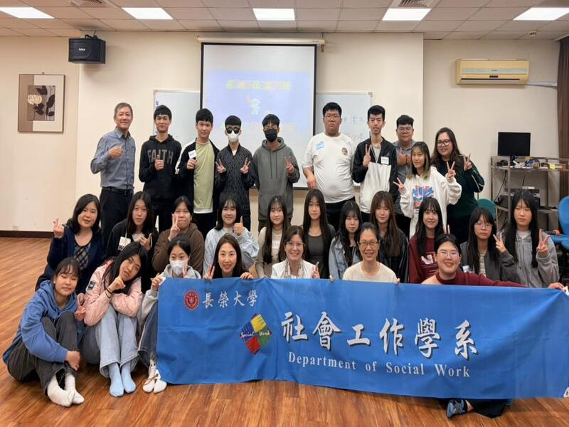 長榮大學社工系 AI 素養×社會參與培力營 啟動青年助人行動力