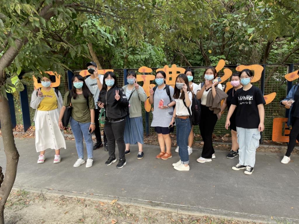 通識「品格實踐力」師生前往台南巴克禮公園 培育愛護環境的種子