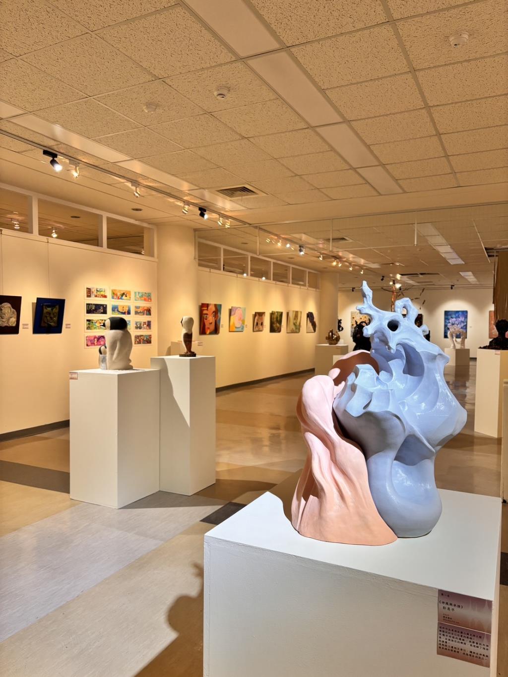 《迎向創作初光——2025 年長榮大學美術系系展〈曦途〉》