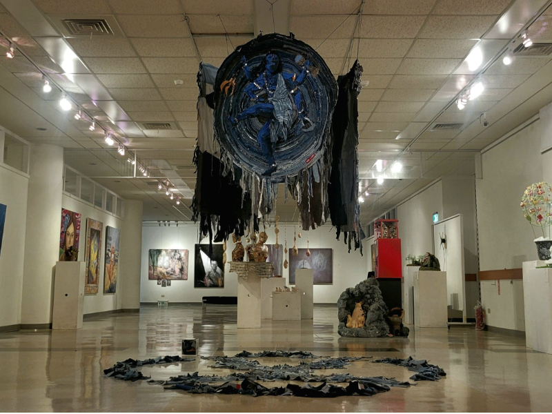 長榮大學美術系113級畢業展「放鬆技」 多元媒材展現藝術創作