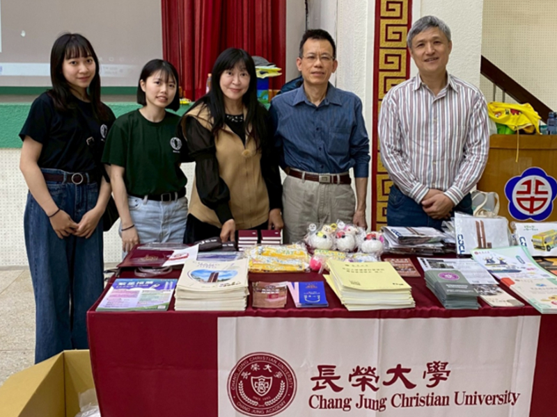 本系師生全力參與各校大學博覽會