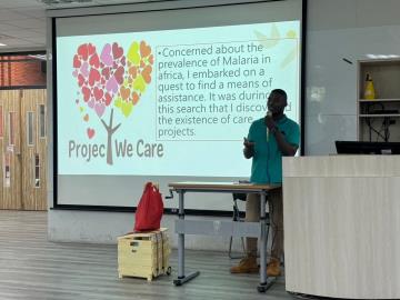 「CARE」（照護）