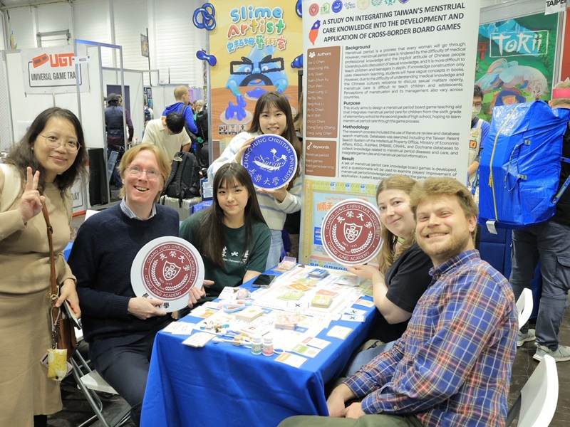 長大護理師生護理創新接軌國際！長榮大學護理系師生參加2025年德國埃森桌遊展 (SPIEL Essen 2025)
