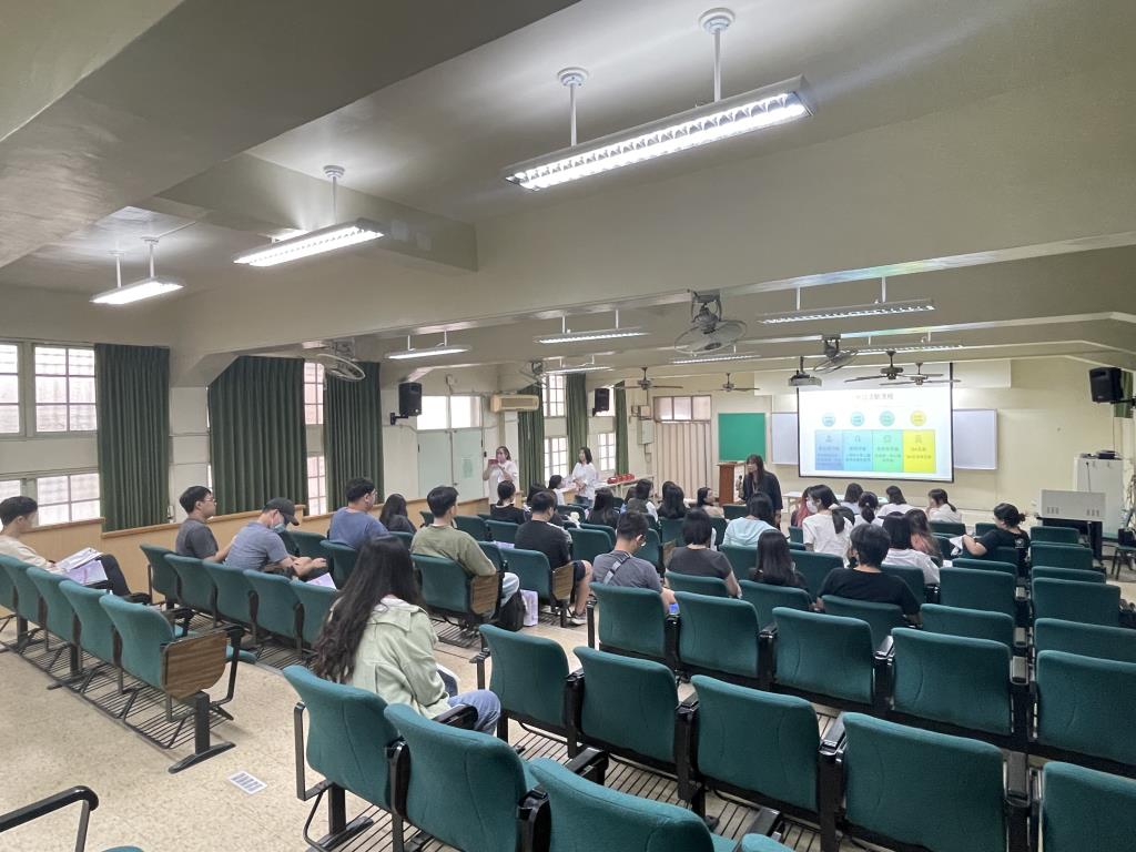 深化實務連結 長榮大學健康心理系邀請「自然就好心理諮商所」創辦人陳信昭精神科醫師蒞校演講