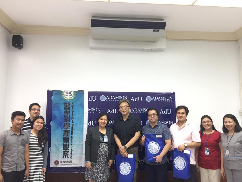 本系徐怡強主任及蔡博崴老師赴菲律賓多所大學藥學院洽談 2+4 雙聯學位計畫