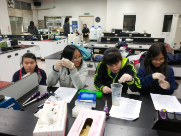 20180201旗美高中社會組學生學習分子技術